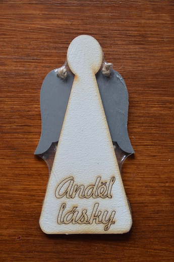Anděl s šedými křídly - malý (02).JPG