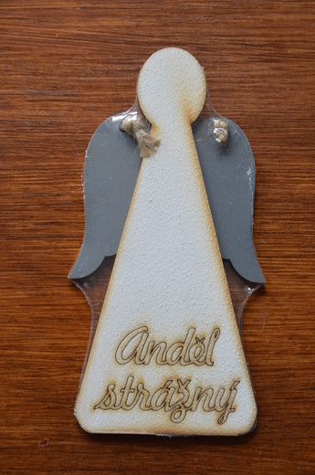 Anděl s šedými křídly - malý (07).JPG