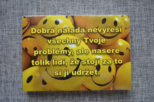 B014 Dárková bonboniéra - smajlíci.JPG