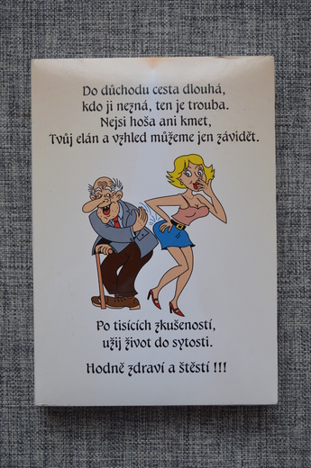 B016 Dárková bonboniéra - do důchodu cesta dlouhá.JPG