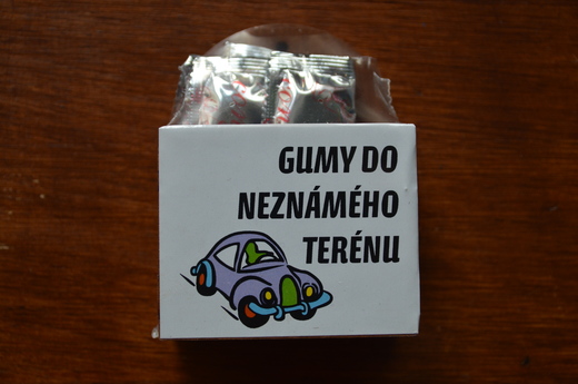 Balení kondomů (4ks) v dřevěné krabičce s vtipným popisem