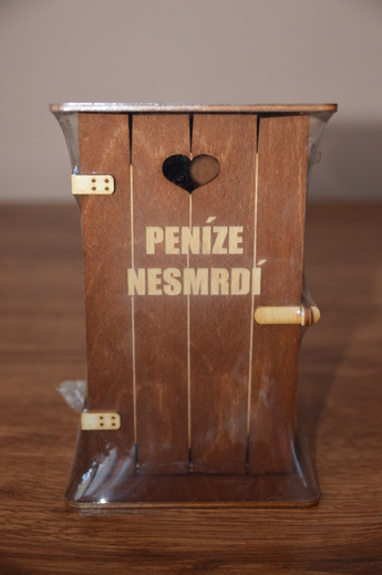 Pokladnička kadibudka - Peníze nesmrdí.JPG