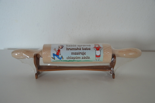 Váleček - každá správná hromská baba.JPG